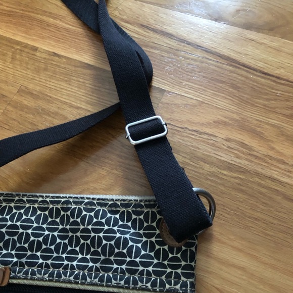 Fossil Crossbody Bag Patent Leather / Coated Canvas - Picture 5 of 9